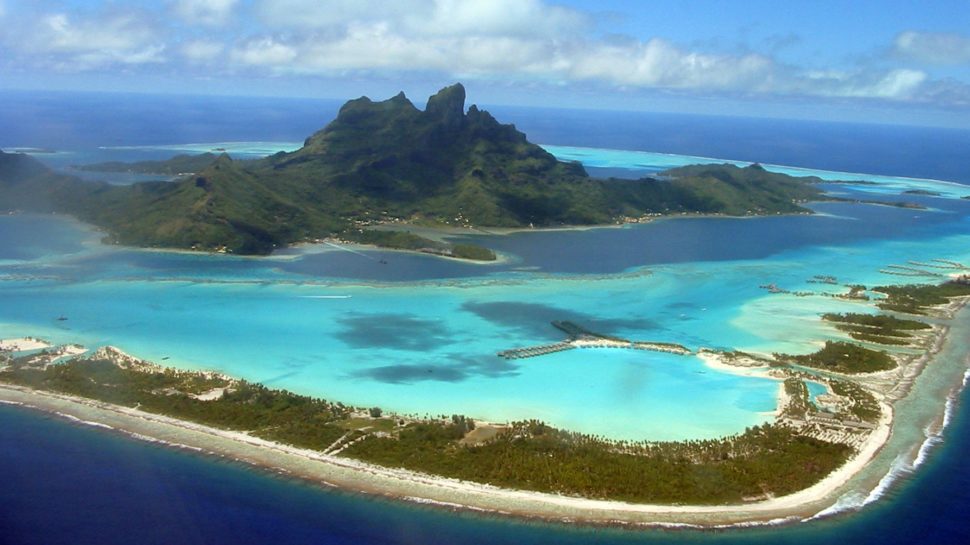 Diario di viaggio. Il maestro Carosi approda a Bora Bora, paradiso terrestre per sposini in luna di miele e nostalgici tecnici di fabbrica