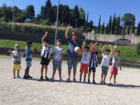 Una mattinata a Galbiate con gli splendidi bambini della Cooperativa Liberi Sogni a insegnare il giornalismo sportivo. E un partitone di calcio raccontato da loro con una cronaca, delle pagelle e e delle foto bellissime