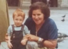 A mia nonna Pina, che è di Bologna, e che ringrazio per le lasagne, le tagliatelle, i tortellini, gli abbracci e i baci