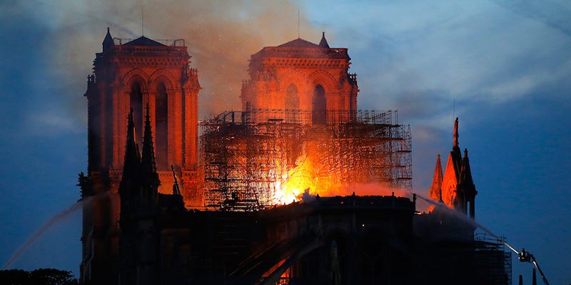 Notre Dame in fiamme (ma senza che nessuno si sia fatto male) e parlano di catastrofe. E capire che a me di quei quattro ruderi non me ne fotte minimamente