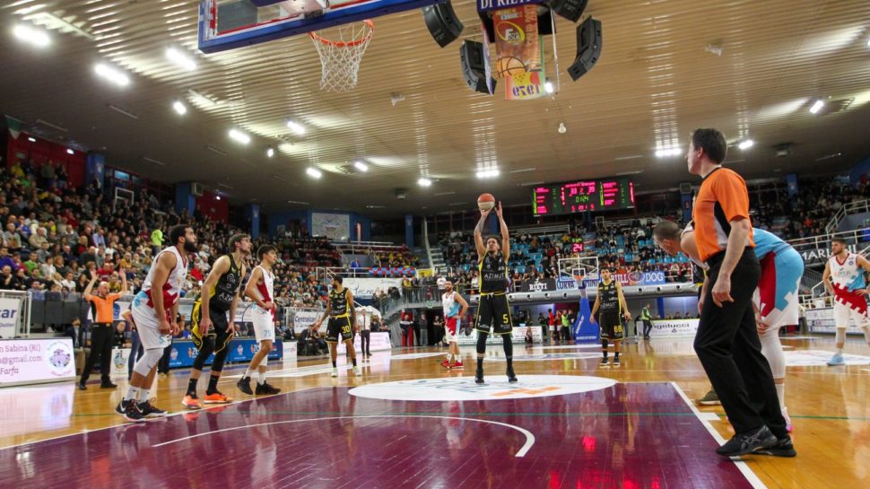 Bergamo Basket beffato a Napoli 77-75 da una svista arbitrale