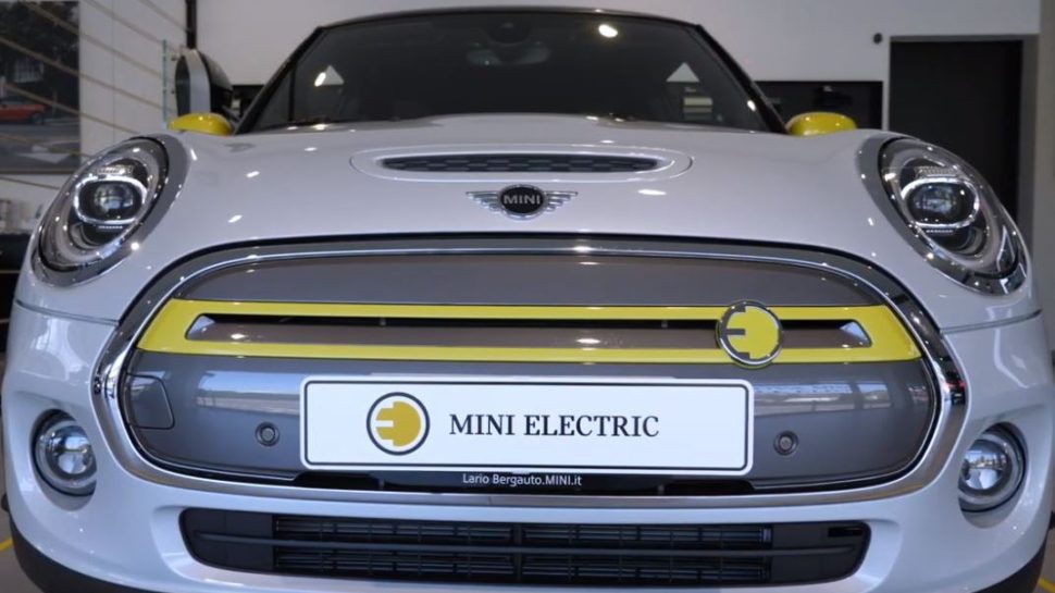 MINI Full Electric, una nuova era per le citycar a zero emissioni. Mini Lario Bergauto ce la presenta in anteprima digitale