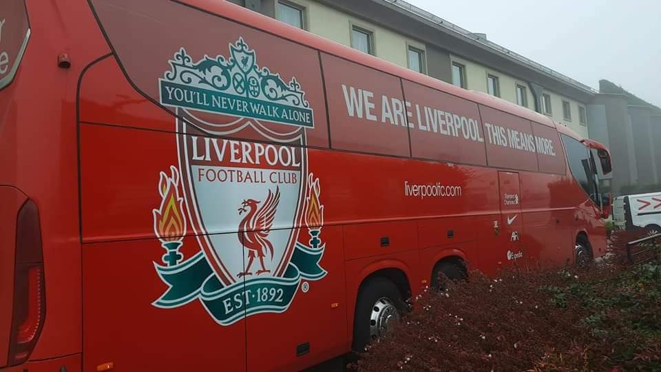 Il pullman del Liverpool è pronto: Klopp e squadra sono attesi