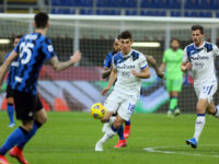 Malinovskyi-Zapata, l’Atalanta da 4-2-3-1 convince a Verona (2-0)