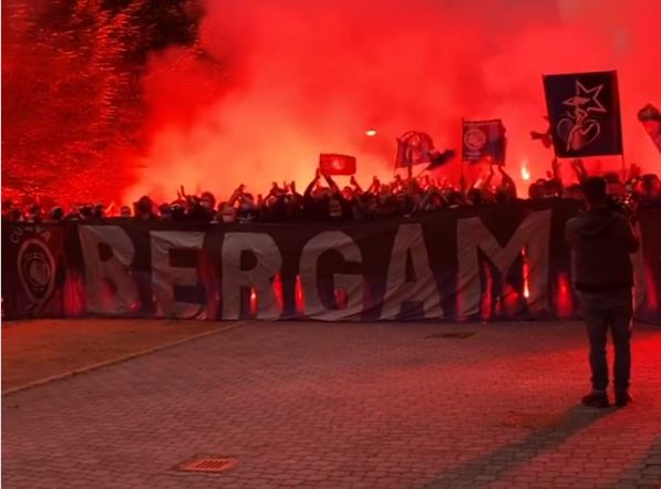 “Noi vogliamo la Coppa Italia!”. L’urlo della Curva Nord a Reggio Emilia