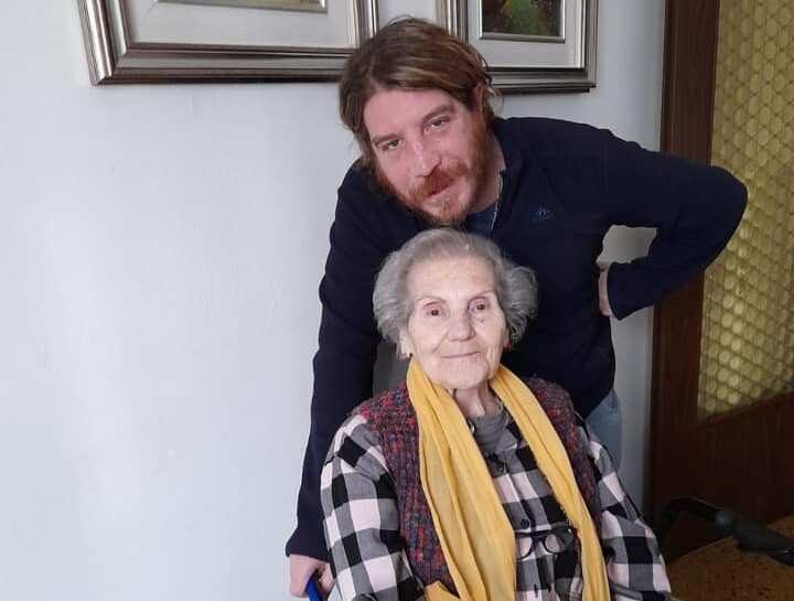 Bologna: io, mia nonna e l’amore che si ribalta. Mi ha tenuto in braccio per anni, ora potrei tenerla in braccio io