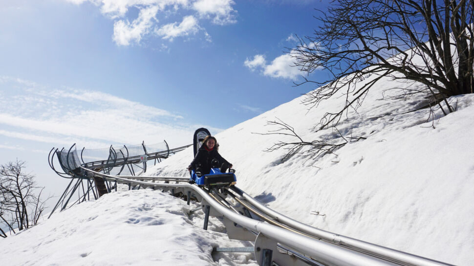 La prima nevicata di stagione dà il via all’inverno fra sci e ciaspolate in vista del Natale nella valle dell’Ossola