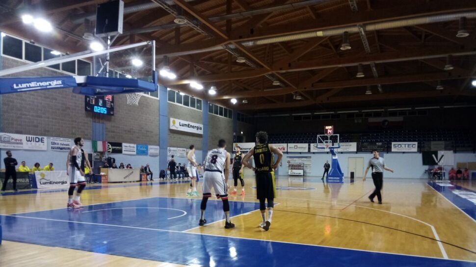 Bergamo Basket ko anche a Lumezzane: girone di ritorno a bocca asciutta