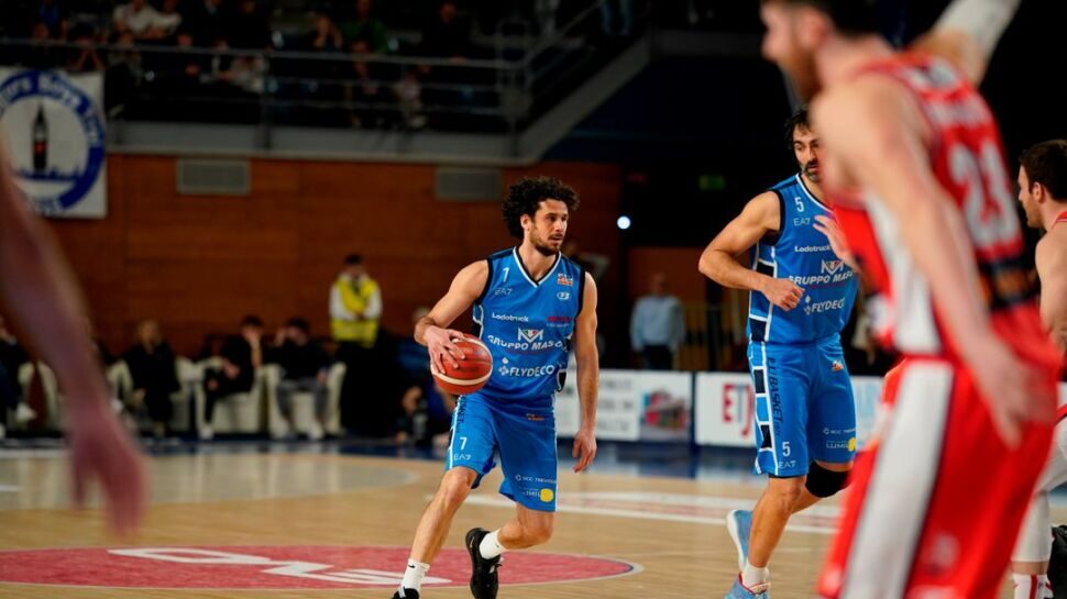 Blu Basket in rosso contro Forlì