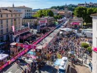 Il Giro a Bergamo Promoeventi Sport e Ascom Confcommercio lanciano il concorso “Vetrina in Rosa”,