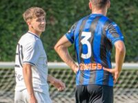 La lieta visita di Davide Benzoni, giovane attaccante dell’AlbinoGandino, in redazione. “Vogliamo tornare subito in Eccellenza. Aiuterò la squadra giocando e segnando”